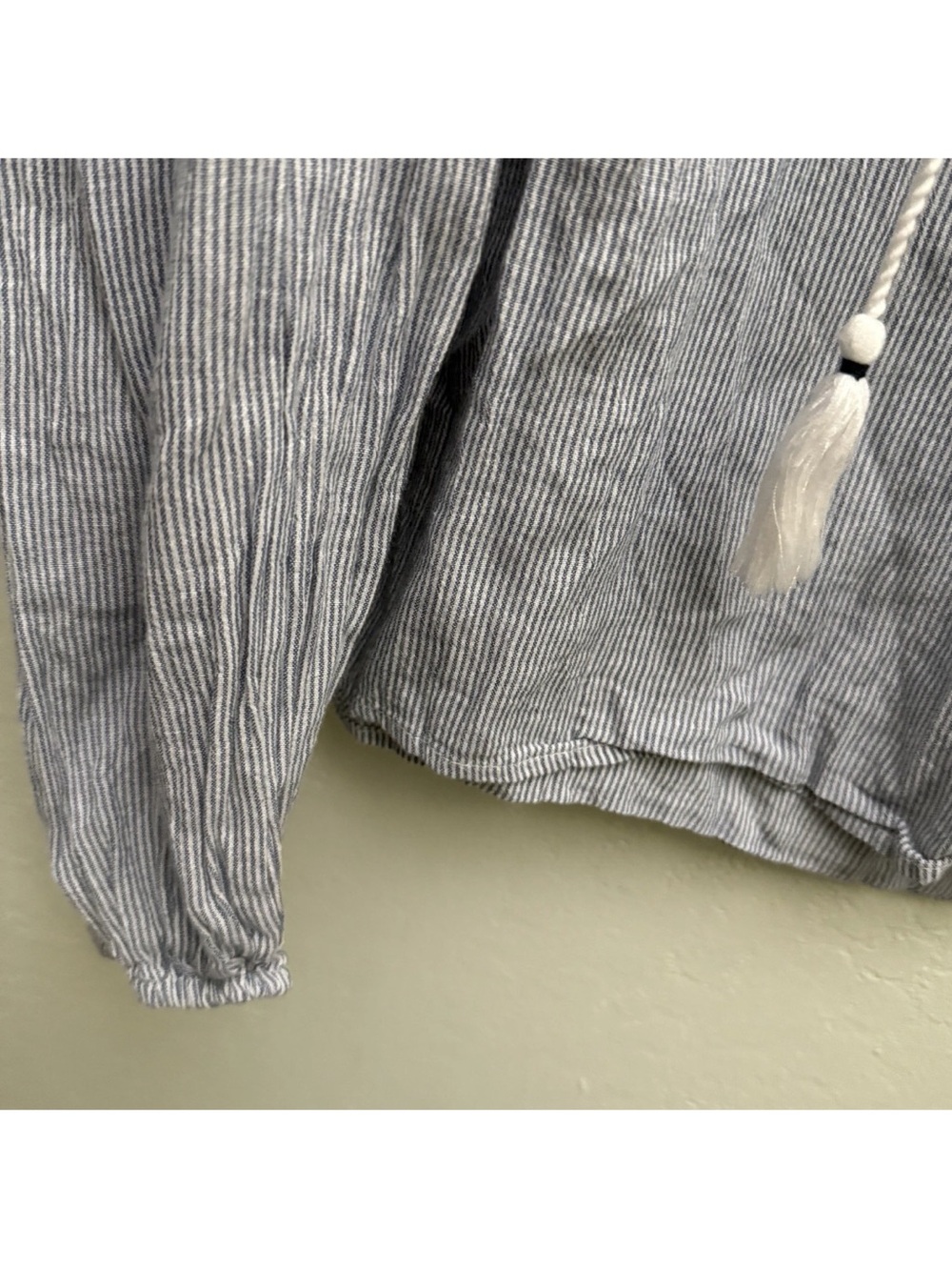 Abercrombie & Fitch Womens gypsy top medium Embroidered Peasant Blouse - Gray A2 - Picture 4 of 8